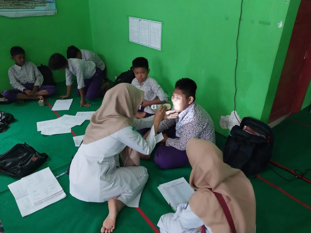 Kegiatan skrining kepada murid kelas 2 sampai 6 dan skrining perilaku merokok kepada anak kelas 4 sampai 6